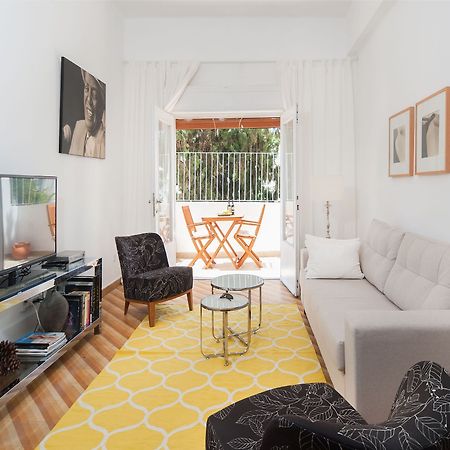 Charming 2Bd Apt W/ Balcony By Sea N' Rent Tel Aviv Bagian luar foto