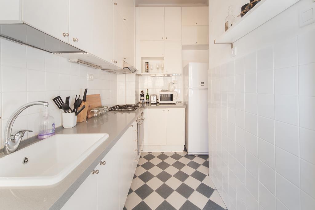 Charming 2Bd Apt W/ Balcony By Sea N' Rent Tel Aviv Ruang foto
