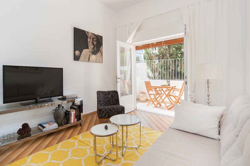 Charming 2Bd Apt W/ Balcony By Sea N' Rent Tel Aviv Ruang foto