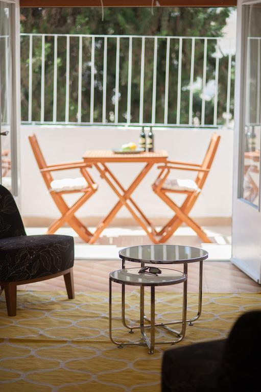 Charming 2Bd Apt W/ Balcony By Sea N' Rent Tel Aviv Bagian luar foto