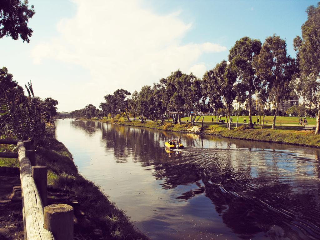 Charming 2Bd Apt W/ Balcony By Sea N' Rent Tel Aviv Bagian luar foto