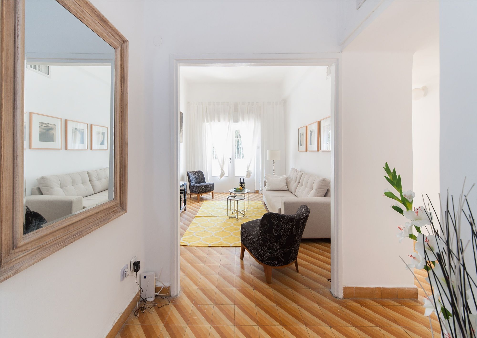 Charming 2Bd Apt W/ Balcony By Sea N' Rent Tel Aviv Bagian luar foto